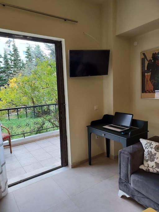 Apartment Sunny Near Metro Athens